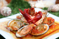 Manger du homard bleu rôti  