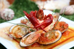 Manger du homard bleu rôti  